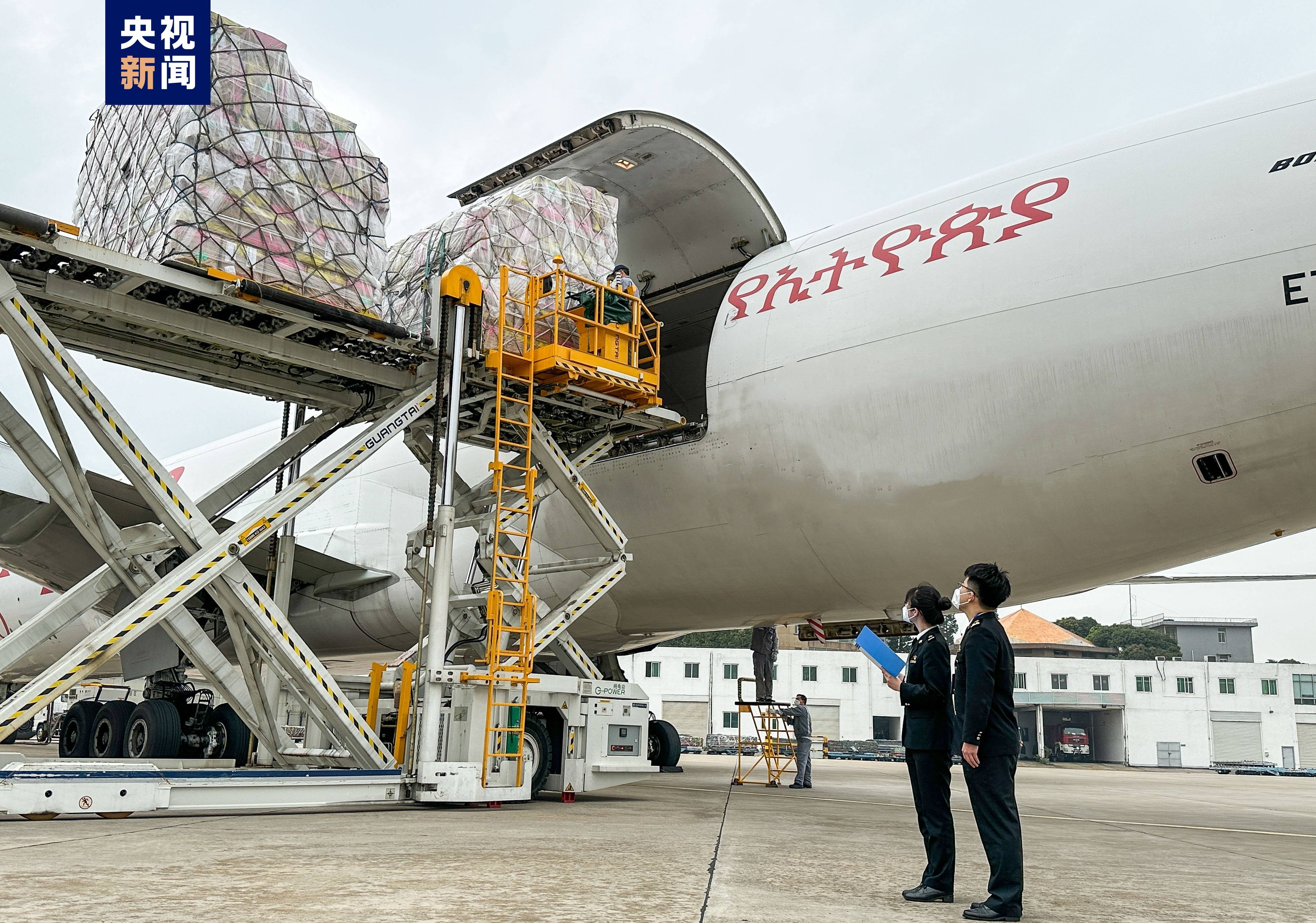 同时依托"航空物流公共信息平台",解决企业多头申报问题,专线商品从