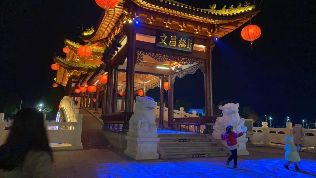 【请到广东过大年】新兴:文昌桥灯光璀璨贺新春_市民_游客_投影