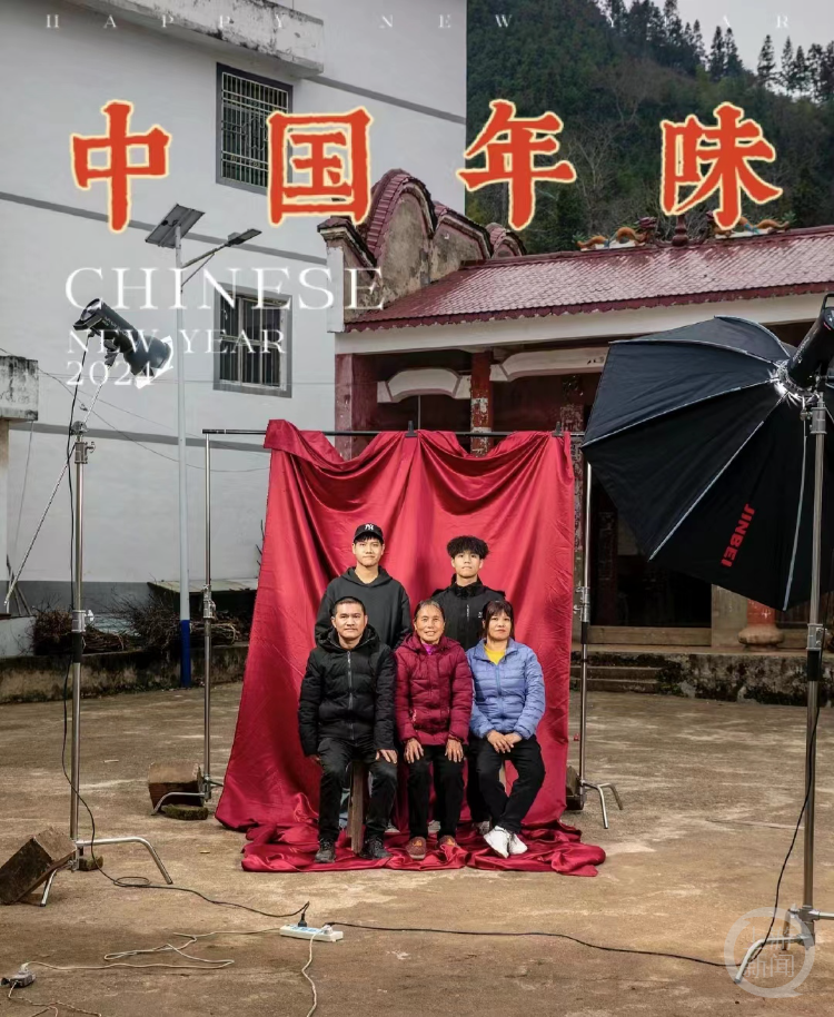 春节返乡记·人物|他驱车1200公里把影棚搬回村免费为乡亲拍全家福_村