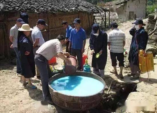 不能混合的碱性农药为波尔多液,石硫合剂,氢氧化铜(即可杀得),松脂