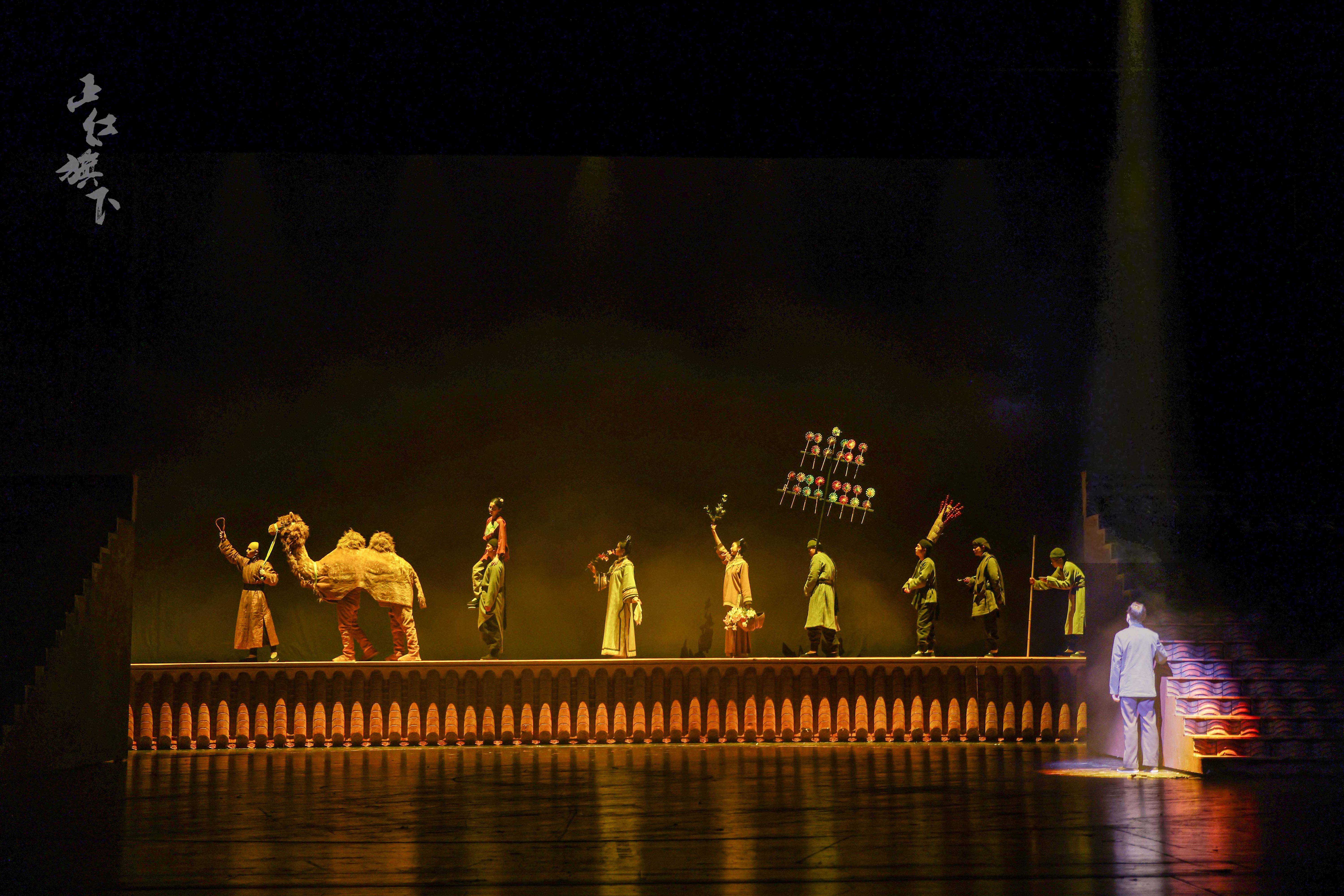 导演闫锐解读话剧《正红旗下》:被戏末老舍的一段独白打动_先生_房檐