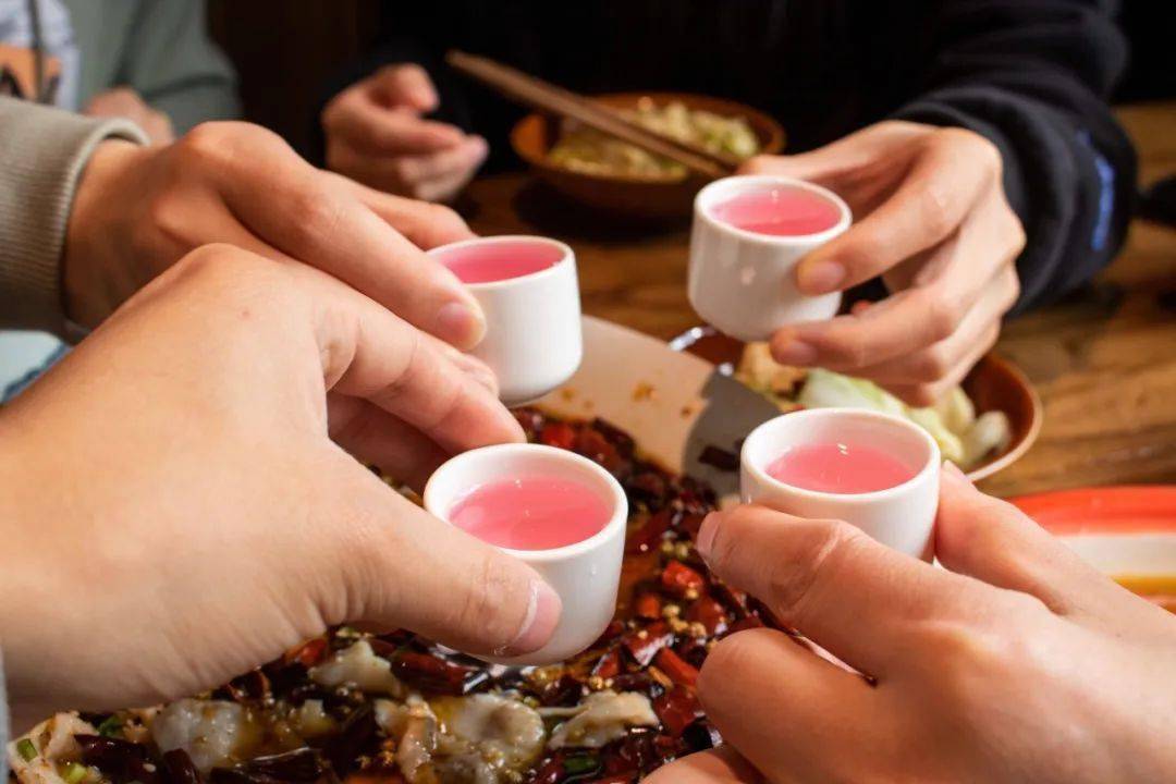 【迁医健康】春节期间 饮酒小贴士_酒精_影响_症状