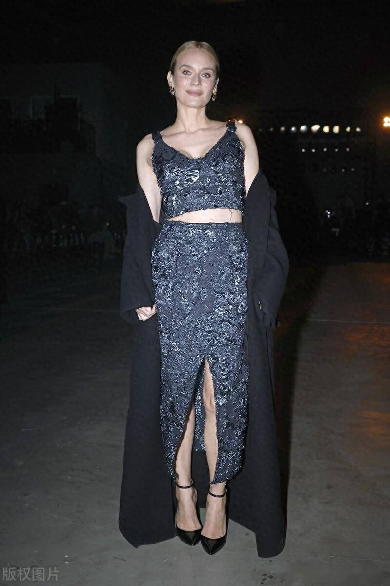 黛安-克鲁格现身jason wu秀场观秀,刺绣套装优雅十足