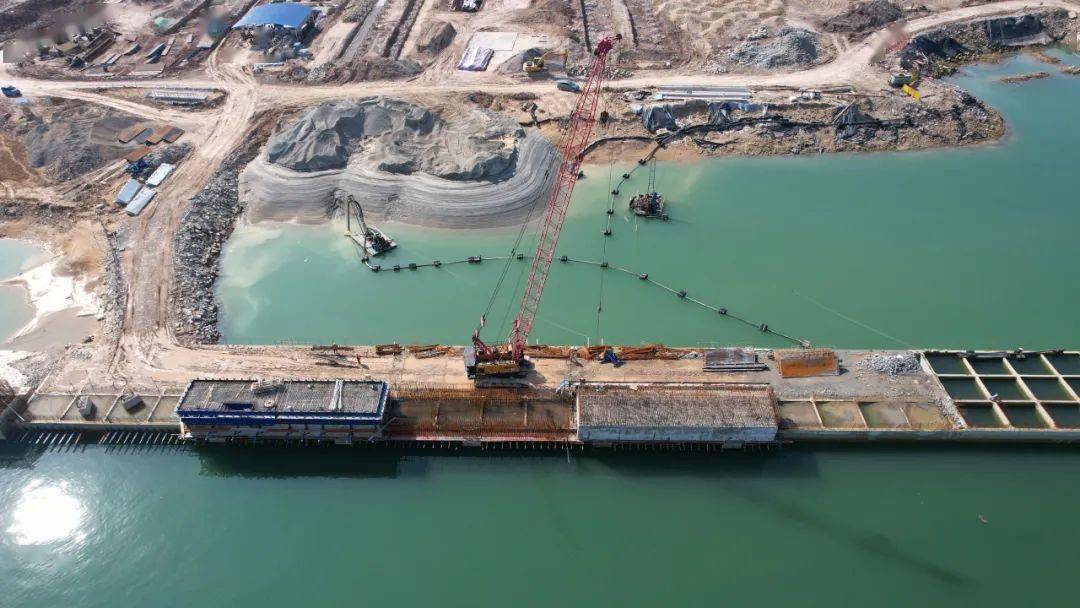 春节不打烊 | 金鼓江11号泊位项目建设施工忙_保障_胸墙_混凝土