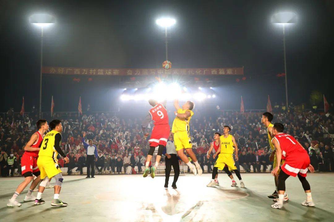 广西"村ba"超燃开赛 舞龙舞狮碰撞热血篮球_健身_全区