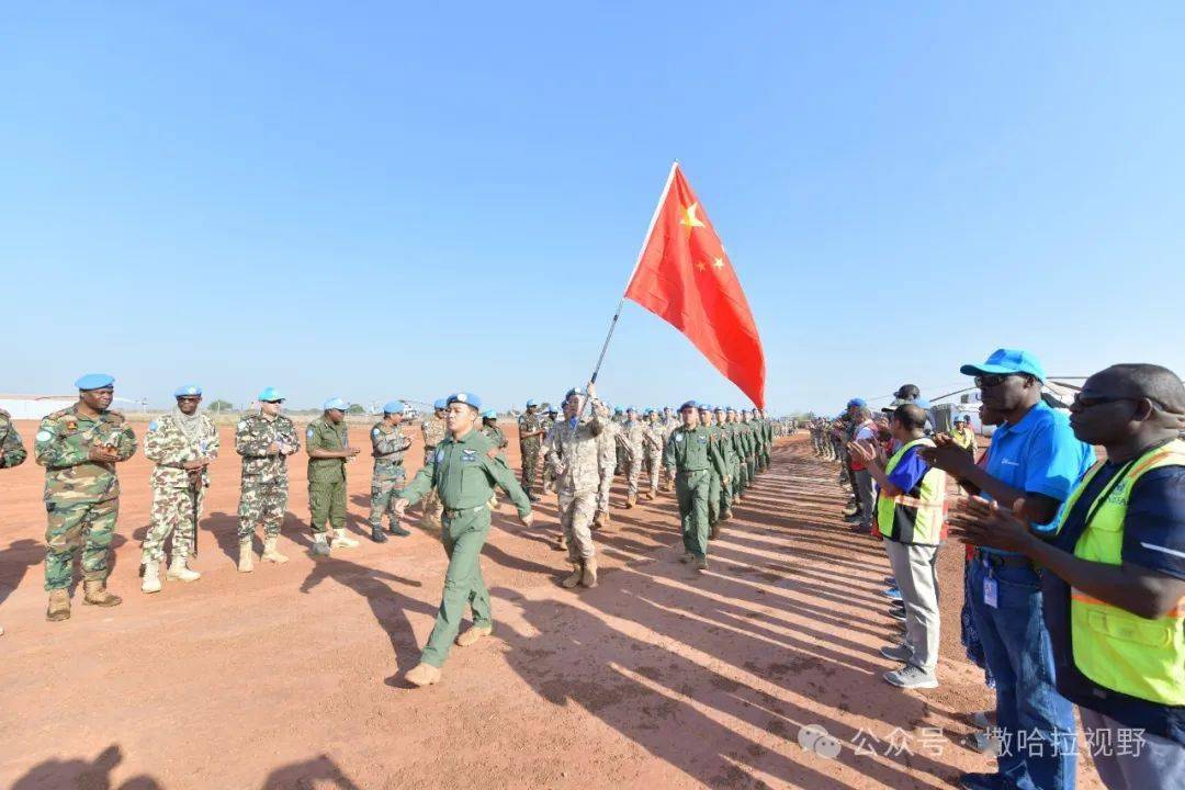 新华社发(易杰摄)34岁的飞行员王开蒙和30岁的飞行员李挺,已经把这