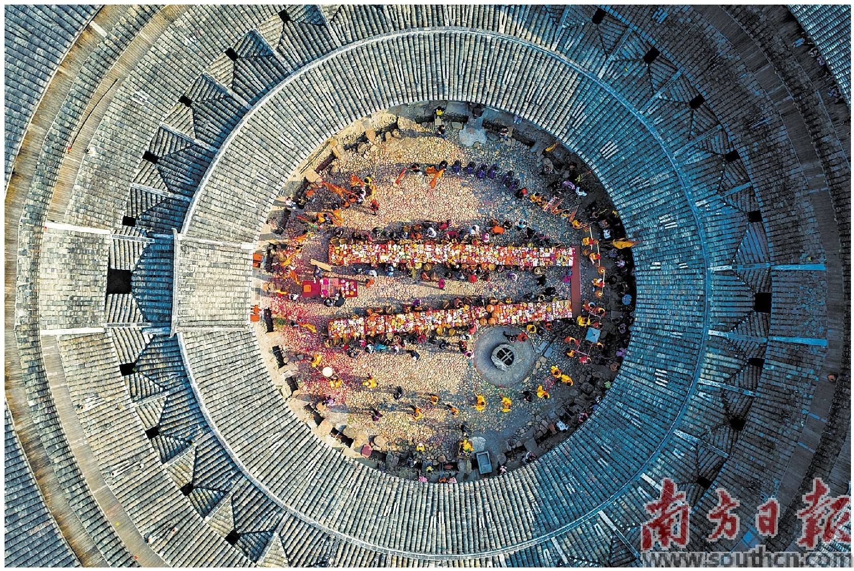 大年初三,在位于梅州市大埔县大东镇联丰村的广东最大土圆楼花萼楼