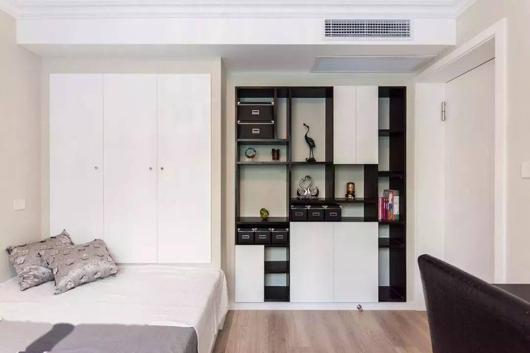 小户型衣柜最佳选择:嵌入式衣柜,空间利用更高效,让家居更整洁