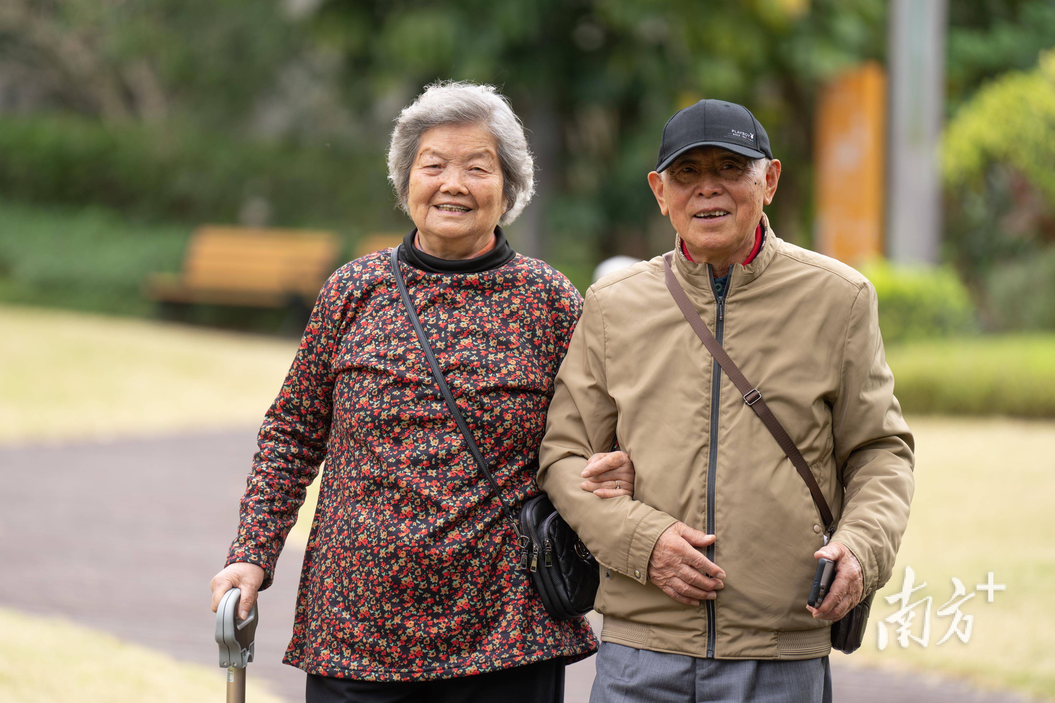旅居养老的他们,找到了人生"旷野"_周海云_苏玉华_老人