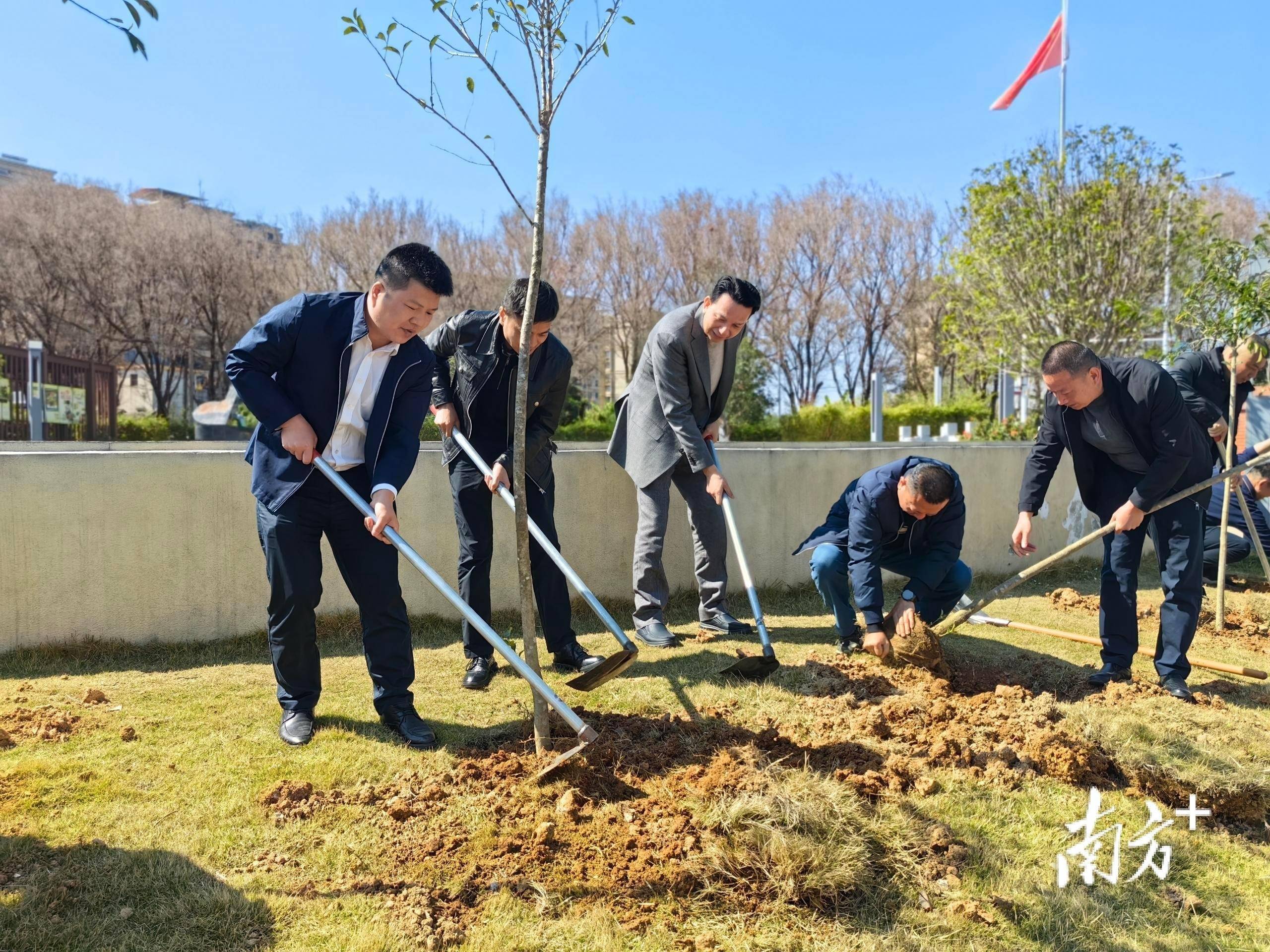 梅江区三角镇举行乡贤新春座谈