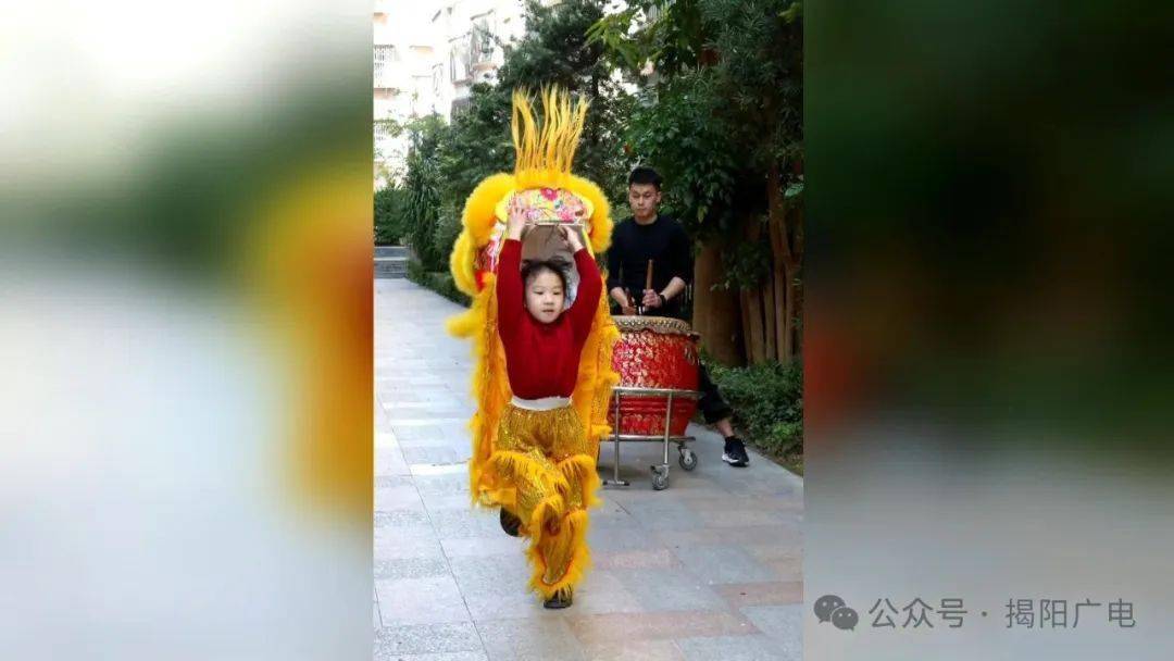 揭阳舞狮小女孩感动众多网友!_舞狮队_传承_小