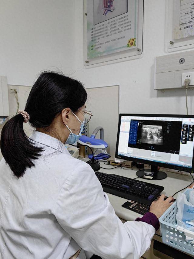 "孙艳告诉记者,低龄儿童表达能力欠缺,往往无法很好地进行配合.