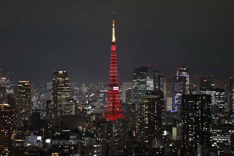 2月9日除夕夜,东京塔38层展望台举行了第六次东京塔点亮中国红的