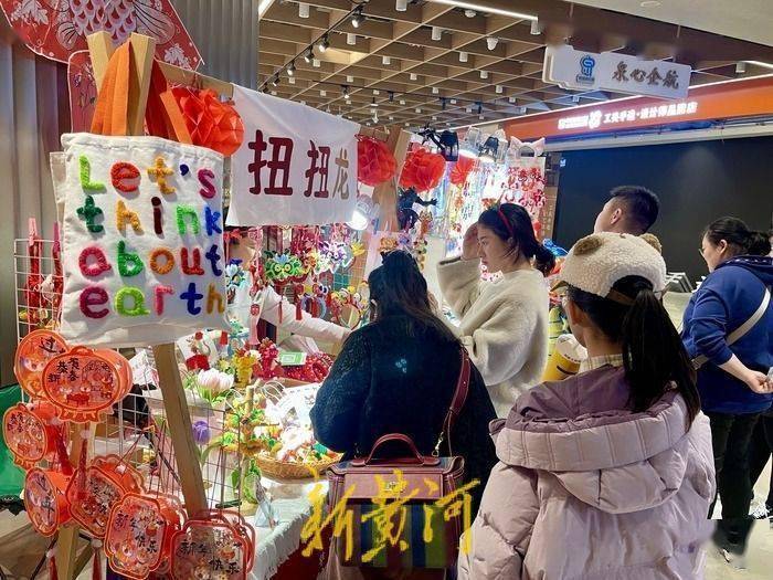 这届年轻人不走亲戚了,春节摆摊"搞钱"才是正经事