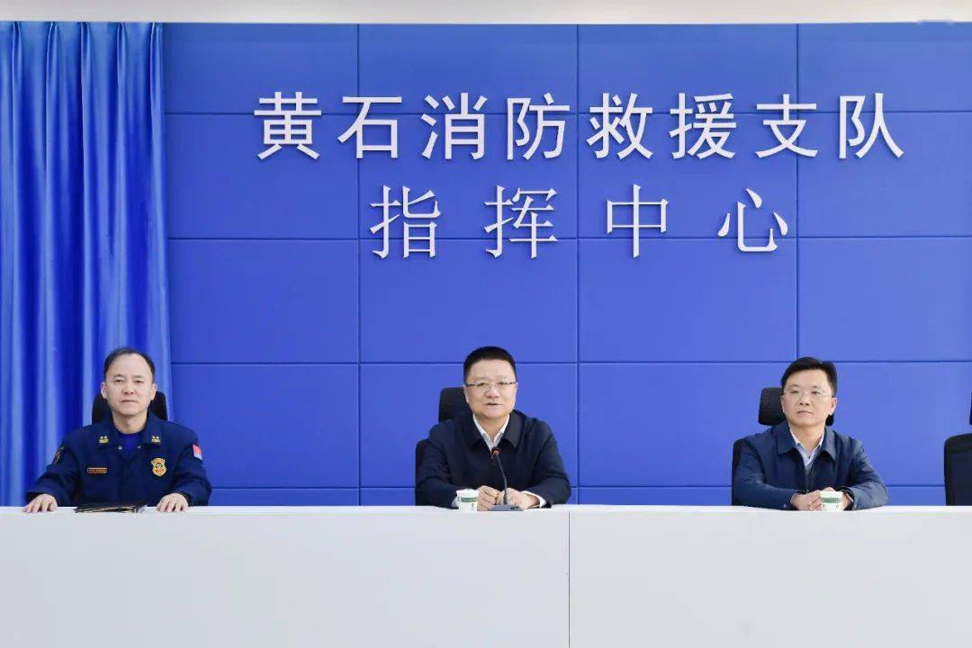 市长吴之凌春节期间走访慰问并检查消防执勤战备工作