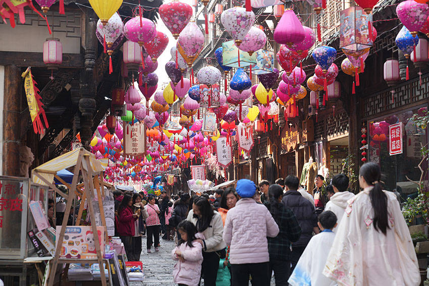 春節假期 雲南威信紅色旅遊受青睞_扎西_遊客_會議