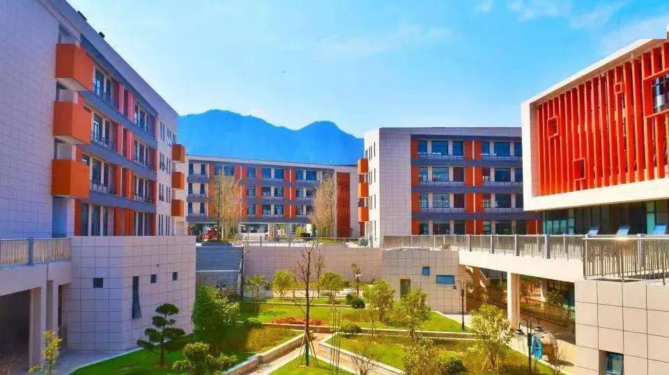 15亿元,龙泉二中,龙泉四中扩建工程投入使用,第一所九年一贯制学校