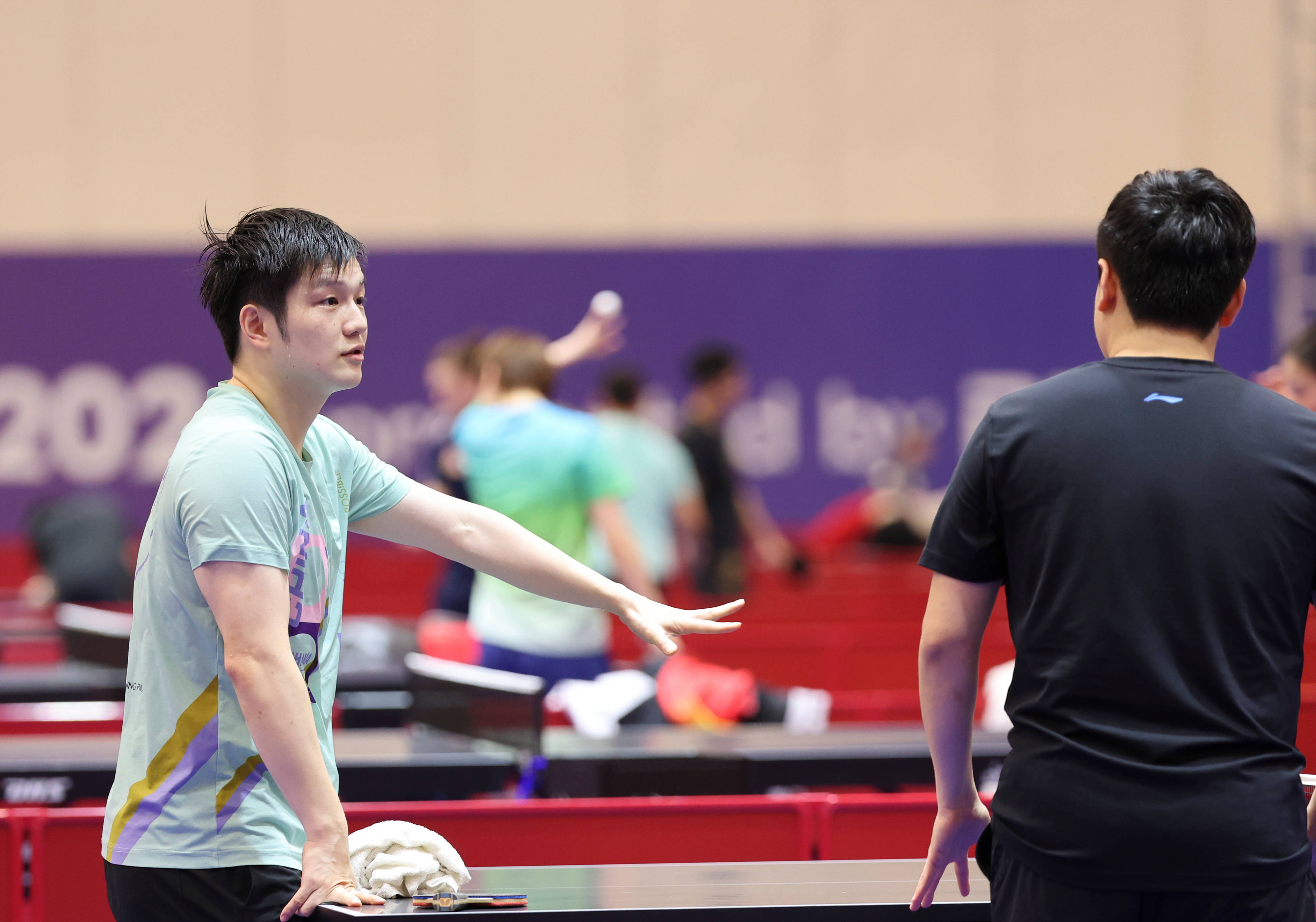 乒乓球——世乒团体赛:中国队进行赛前训练_釜山_新华社_锦标赛