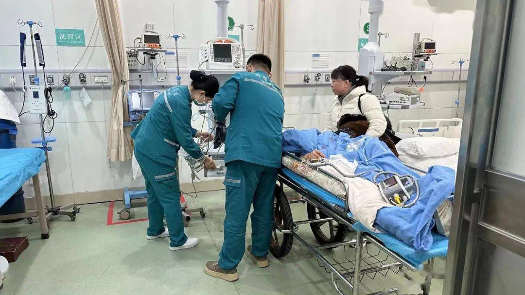 急诊人的春节_患者_急救_救治