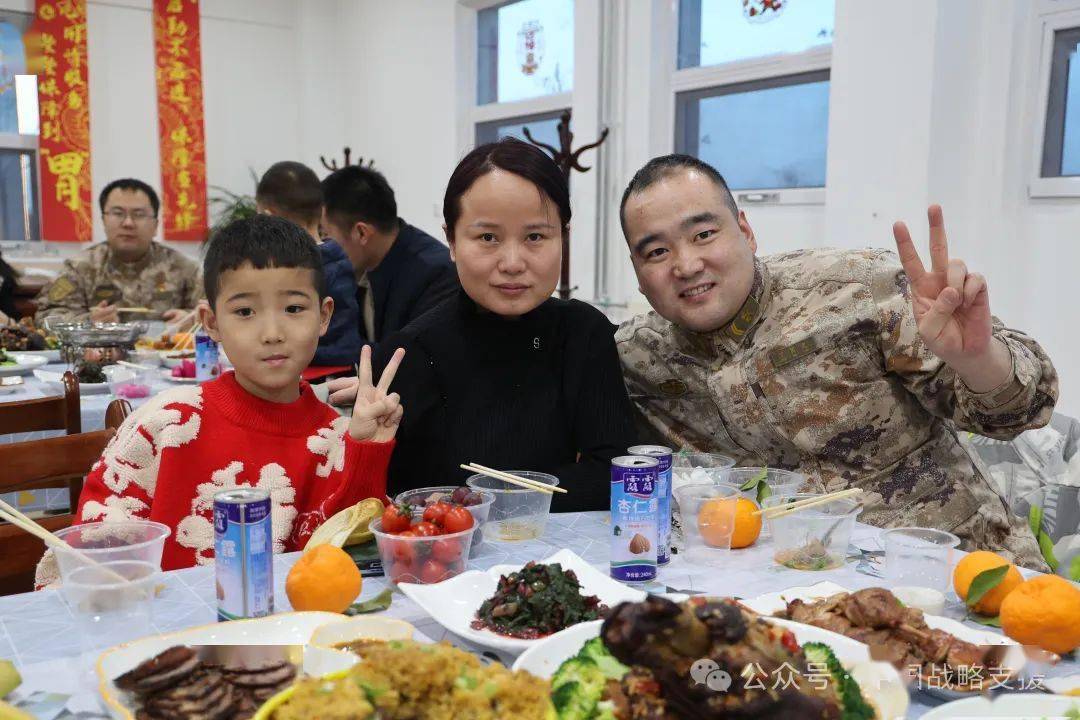 "红红火火""花开富贵""龙腾虎跃""年年有鱼"让家属更加理解军人的艰辛