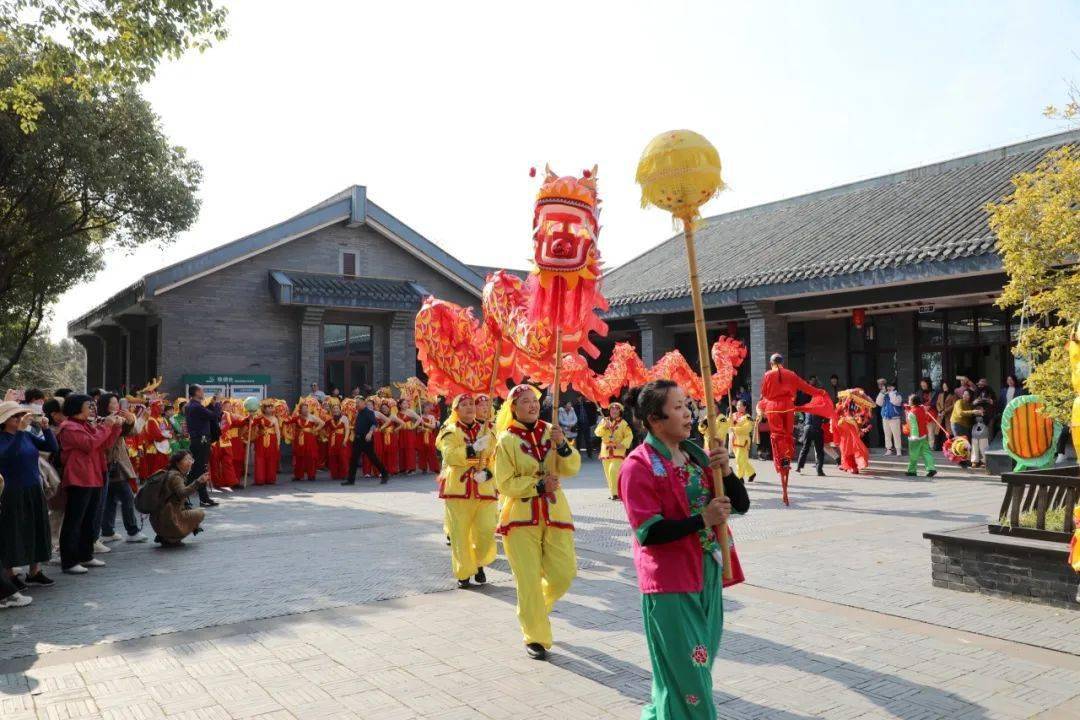 龙山的特色风俗图片