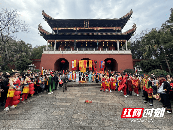 衡阳:南岳庙会闹新春 民俗巡演年味浓_表演_活动_特色