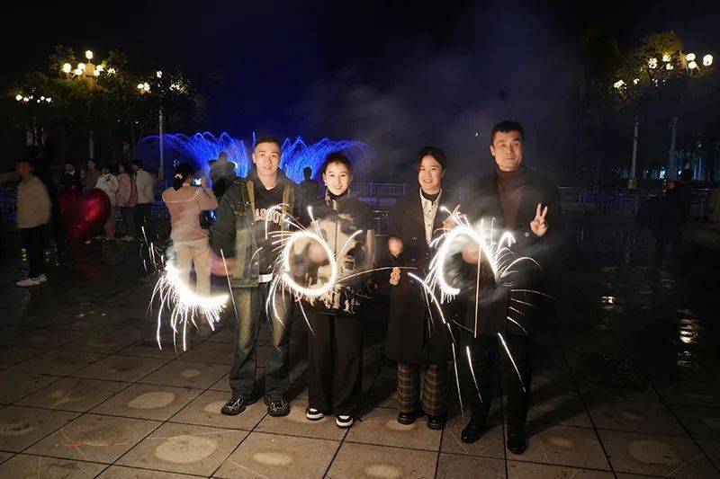 相約牽手在軍營小編悄悄打聽了下此次聯誼共有60對男女嘉賓成功牽 