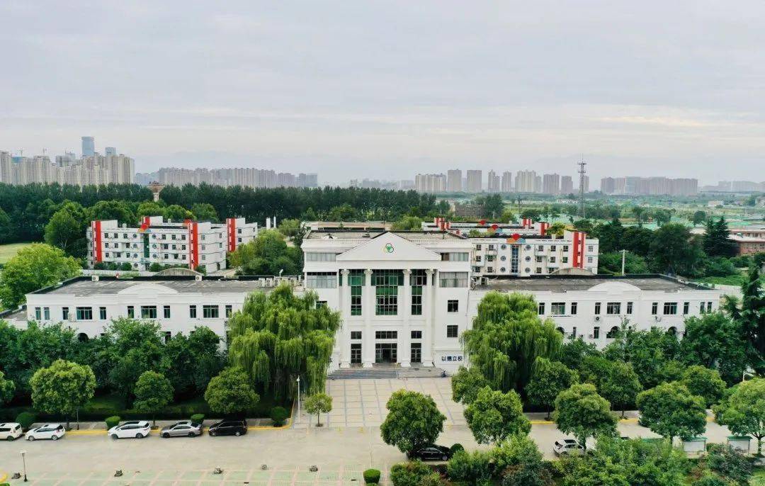 博迪中学2001年晋升为省级重点中学;博迪小学为西安市一级小学;幼儿园