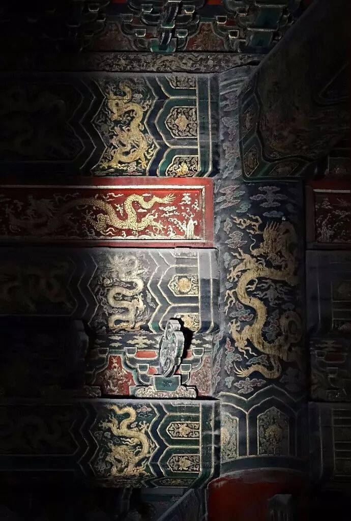 龙的世界——太和殿_宝座_装饰_梁枋和