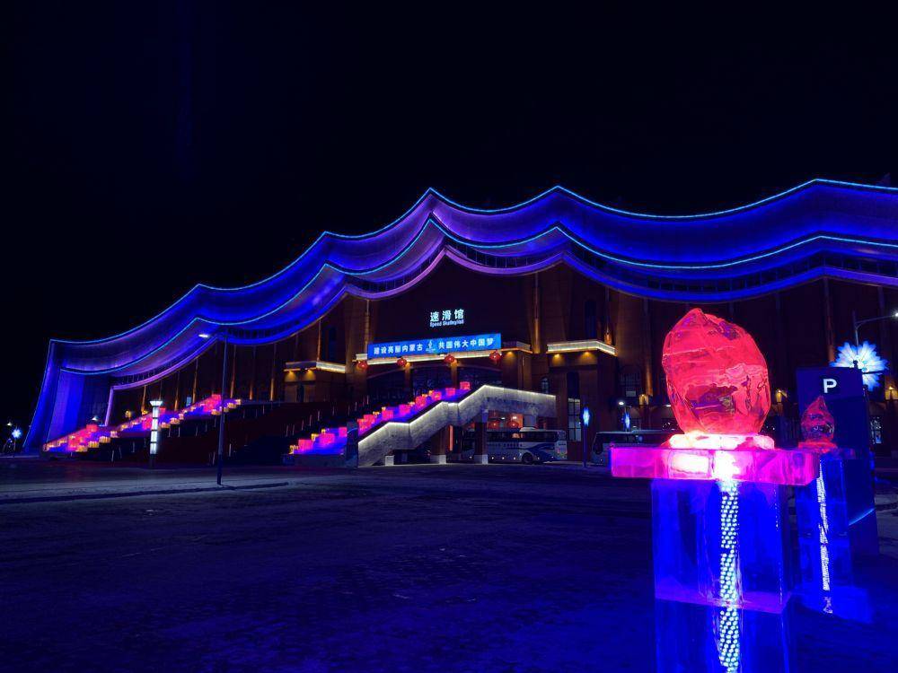 为了给赛区营造过年的氛围,凉城县组织了13支秧歌队,在城区的街道和