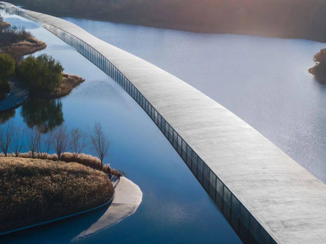 山东"水中飘带"——在水艺术博物馆,由石上纯也设计_建筑_水面_地方