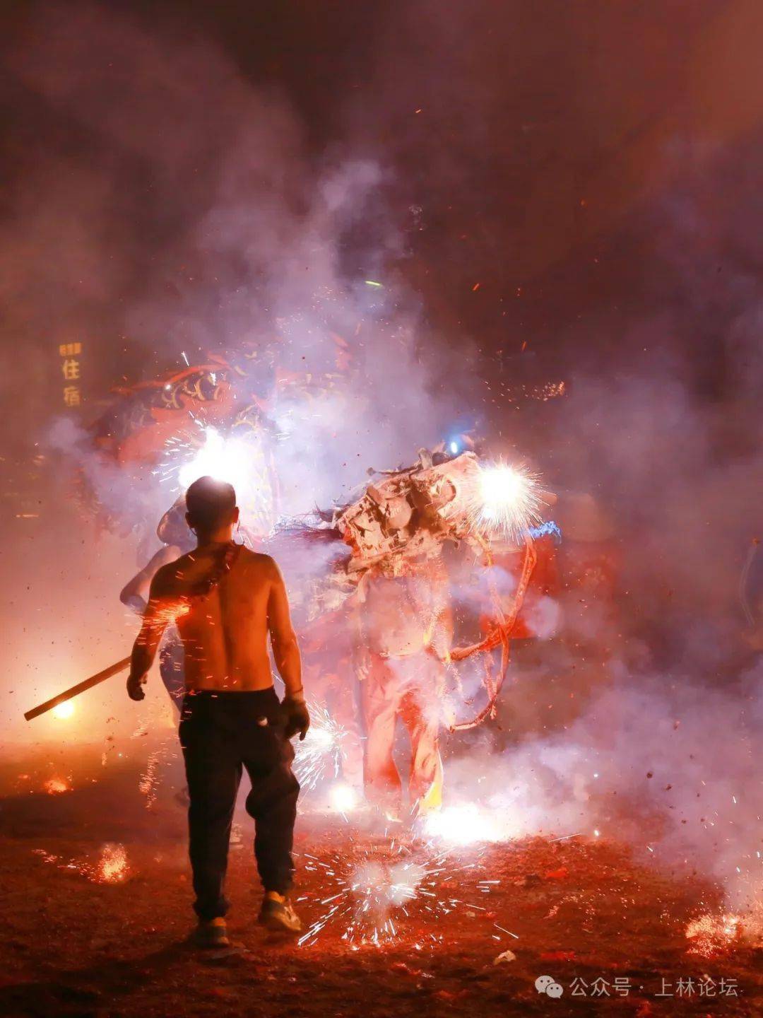 2024上林白圩炮龙之夜火力全开,年味十足!(多图 视频)_鞭炮_人们_活动