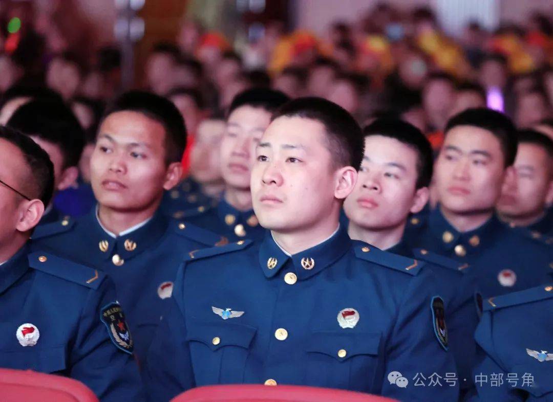 让人大开眼界,通过光影的艺术结合,完美的呈现出了人生的几个关键节点