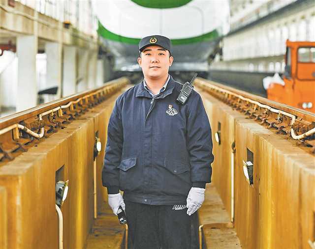 "流动中国"背后的青春力量_春运_工作_旅客