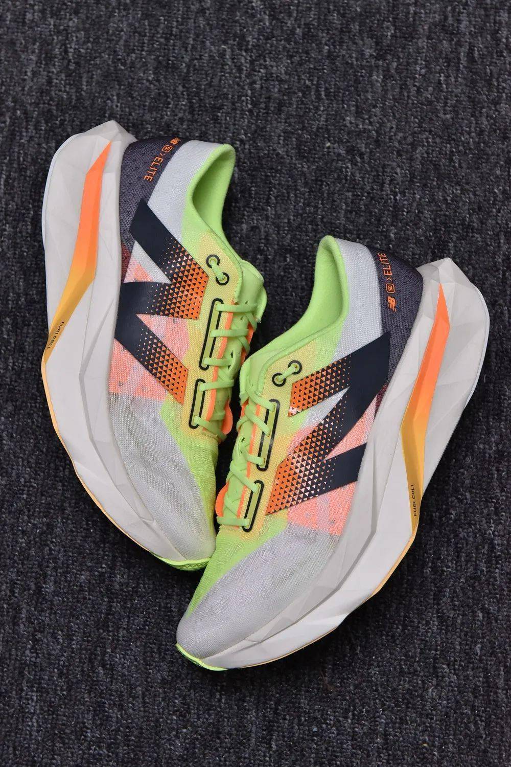 跑鞋开箱 | new balance顶级竞速跑鞋「凶猛」进化,性能,颜值俱能打