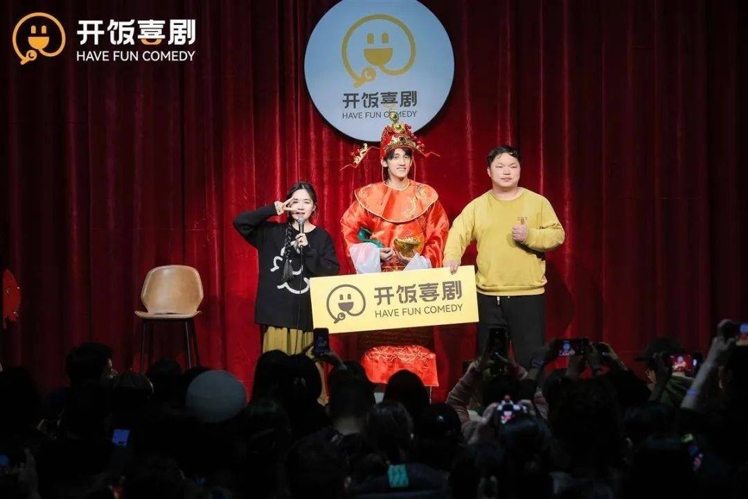 此外《老通城风云》方言贺岁剧开饭喜剧脱口秀,武汉科技馆科学秀等