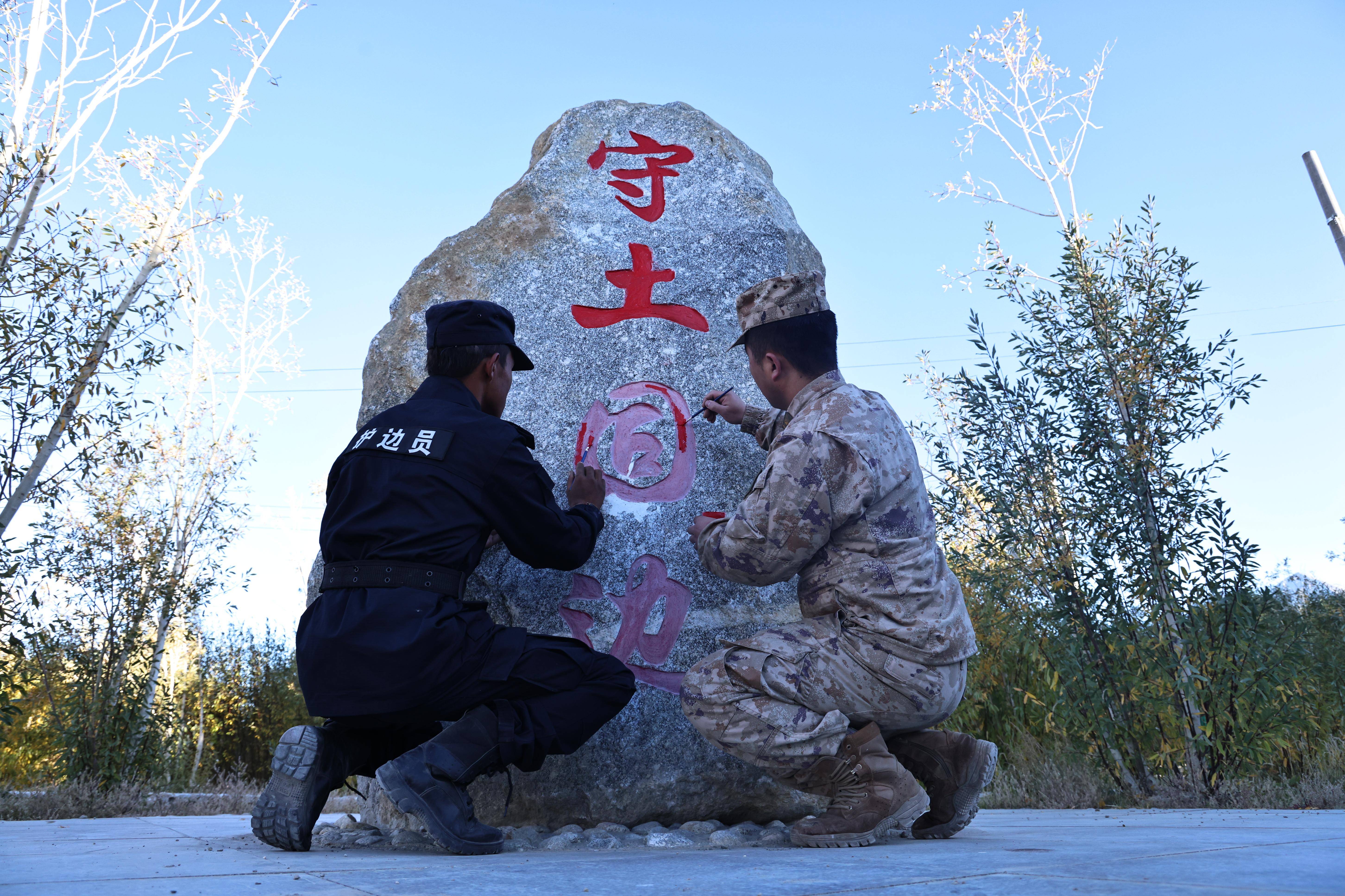 英雄屹立雪山——西藏阿里地区卫国戍边群像记