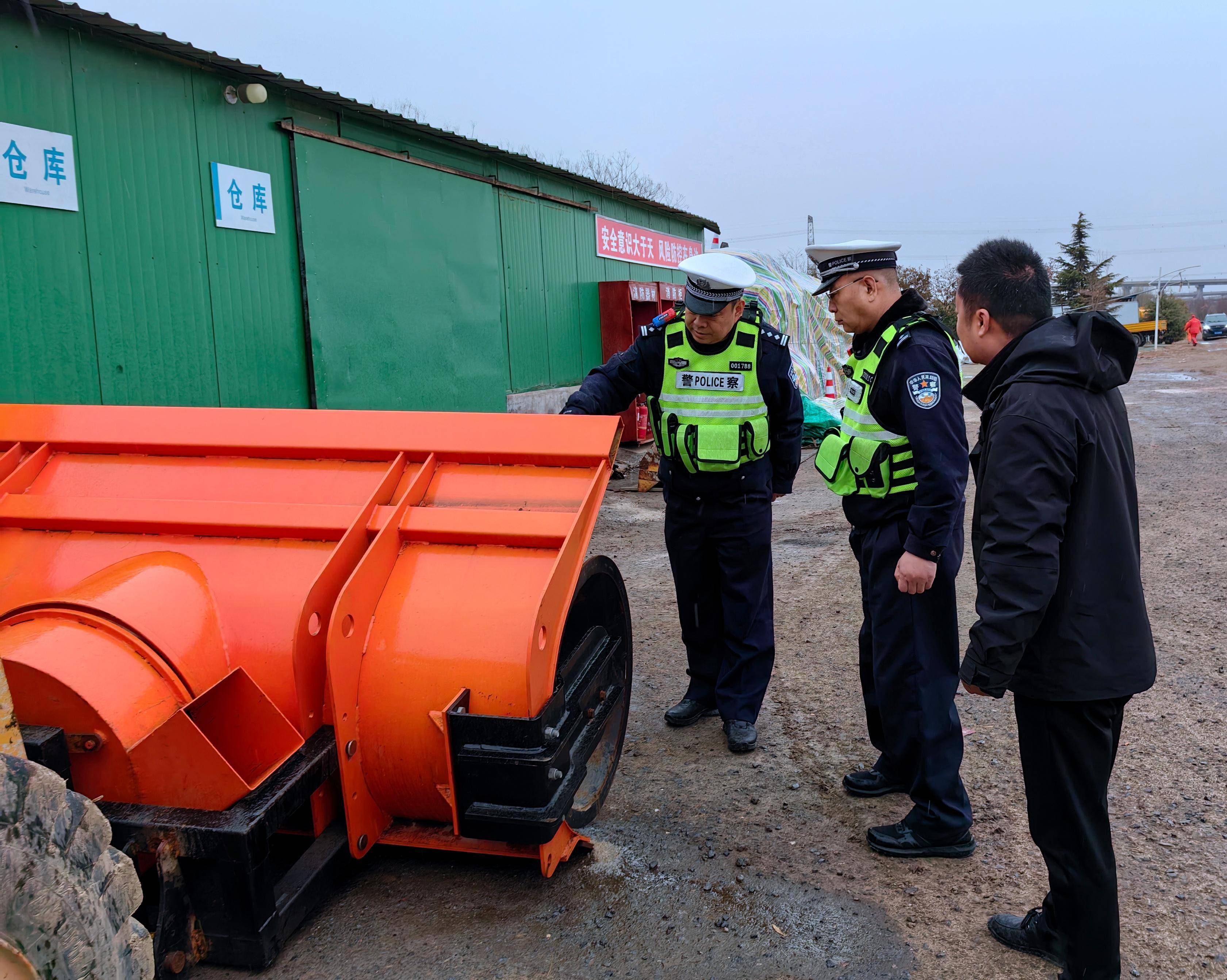 保证全时段见警察,见警车,见警灯 河南高速交警发布寒潮天气出行提醒