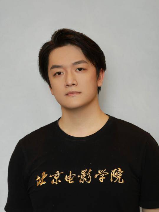 孙笳峻饰刘振声(2021级)▲王姝懿饰刘凤仙(2022级)▲王一鸣饰左宝奎