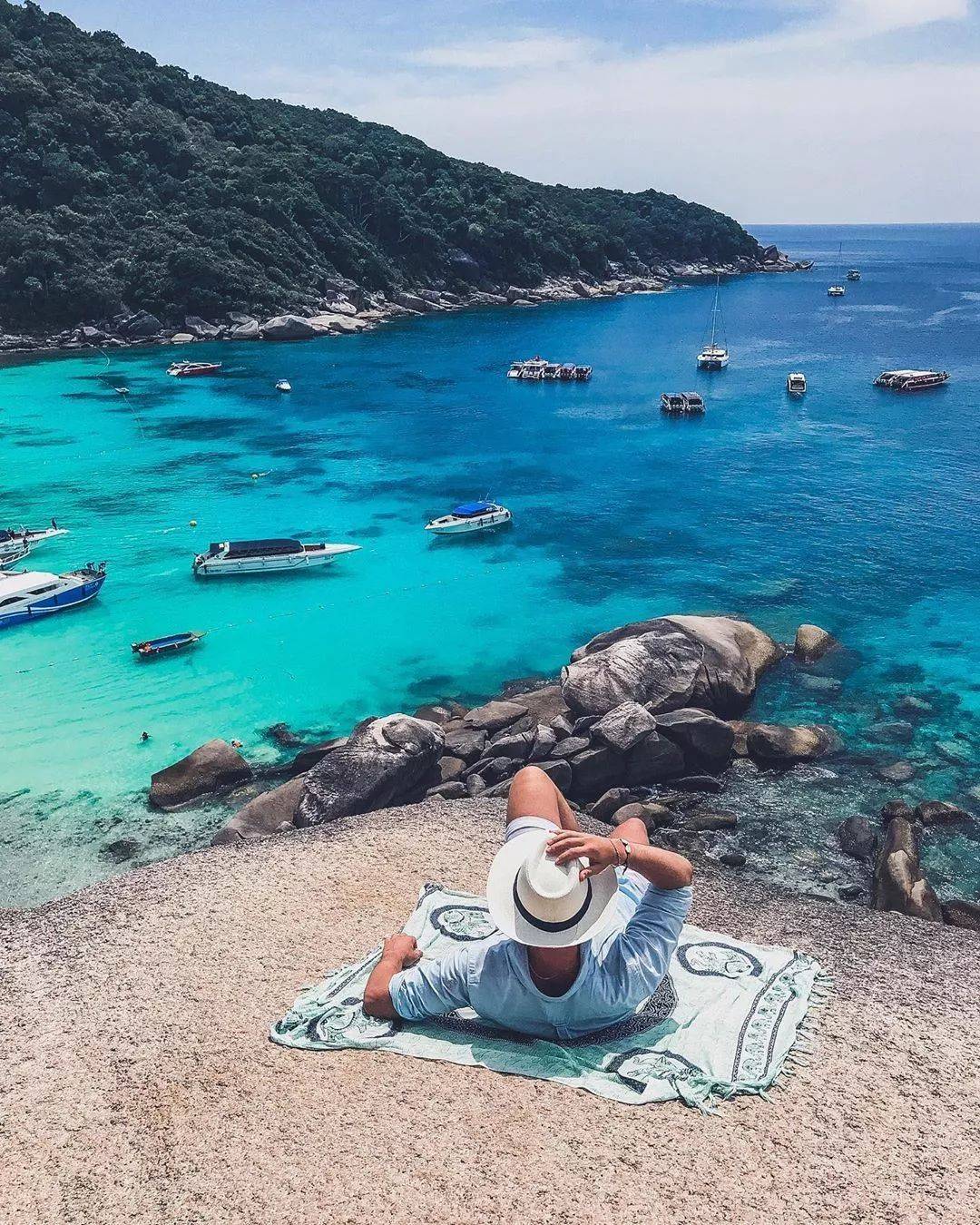 必不能落下的打卡地标绝对是你来斯米兰果冻颜色的海水,牛奶白沙的