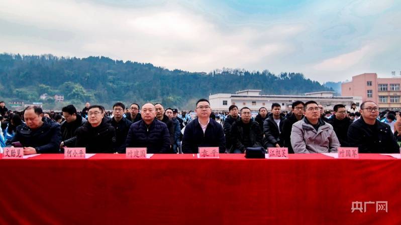 法治安全有保障 忠县三汇中学举行春季开学典礼