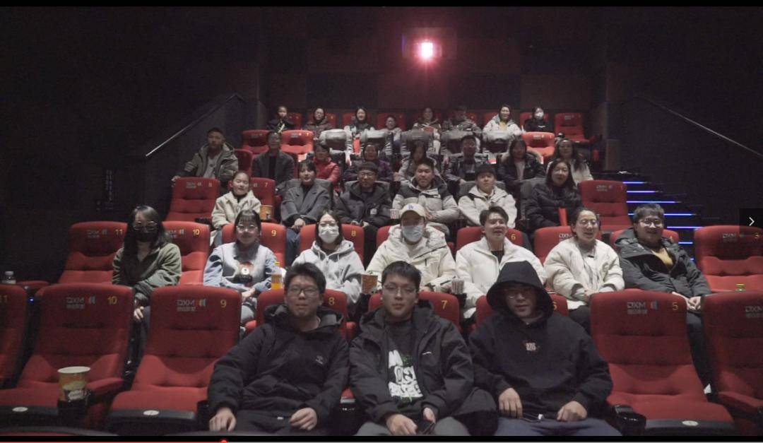 兔宝宝陪你过春节,包场请你看《飞驰人生2》!_电影_家人_故事