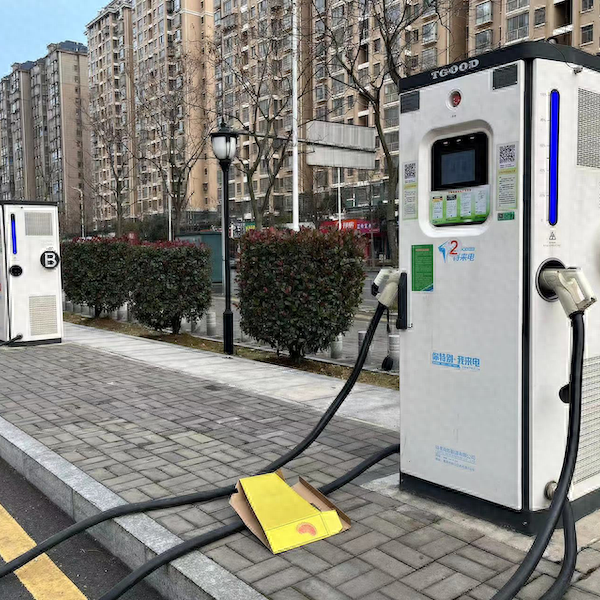 电动车渗透率逐渐提高,充电桩也作为必要的基础设施出现在了小区或