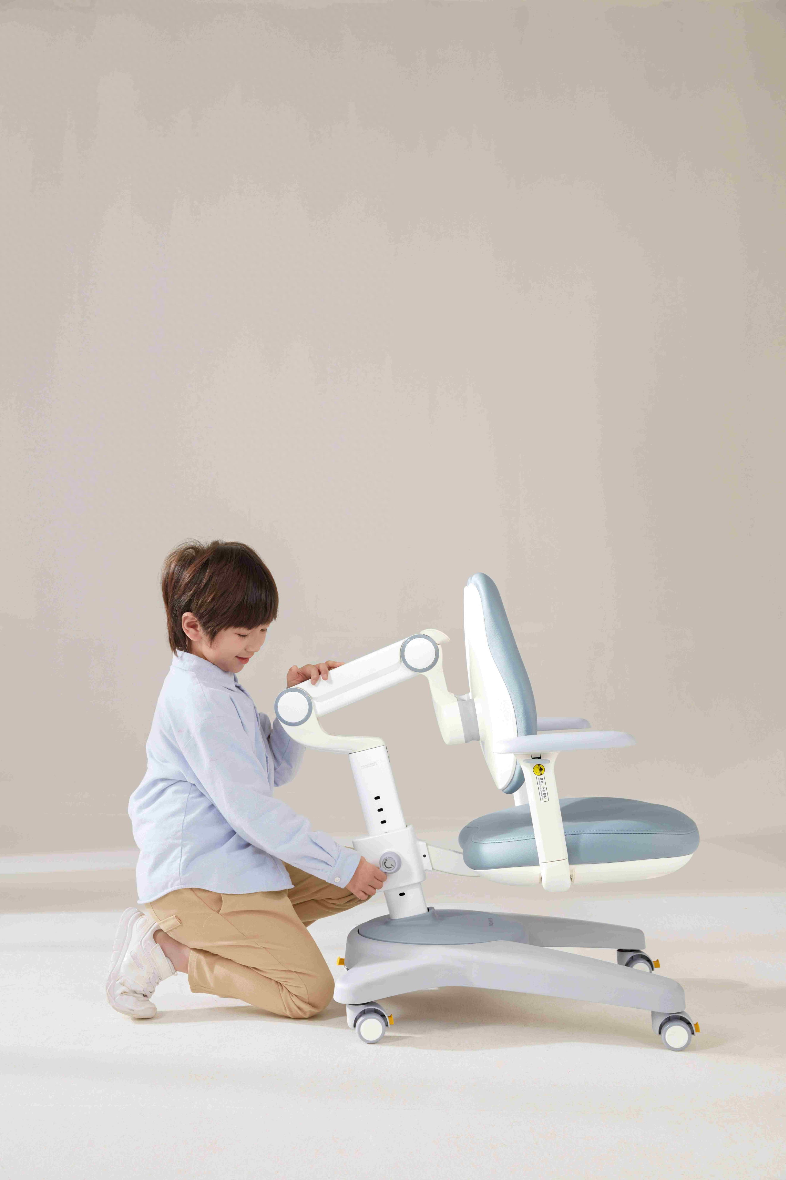 明亮未来,护眼同行:探寻护童护眼灯的品牌之美|护童科技|护童桌椅