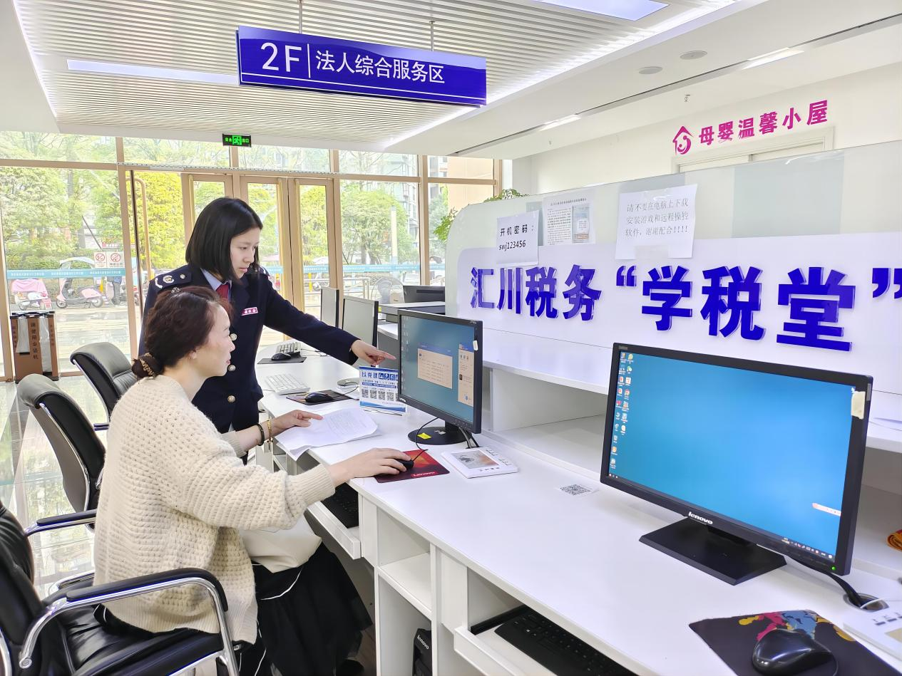 遵义市税务局供图丹寨县富民村镇银行行长韦帮君介绍,进驻丹寨后,银行