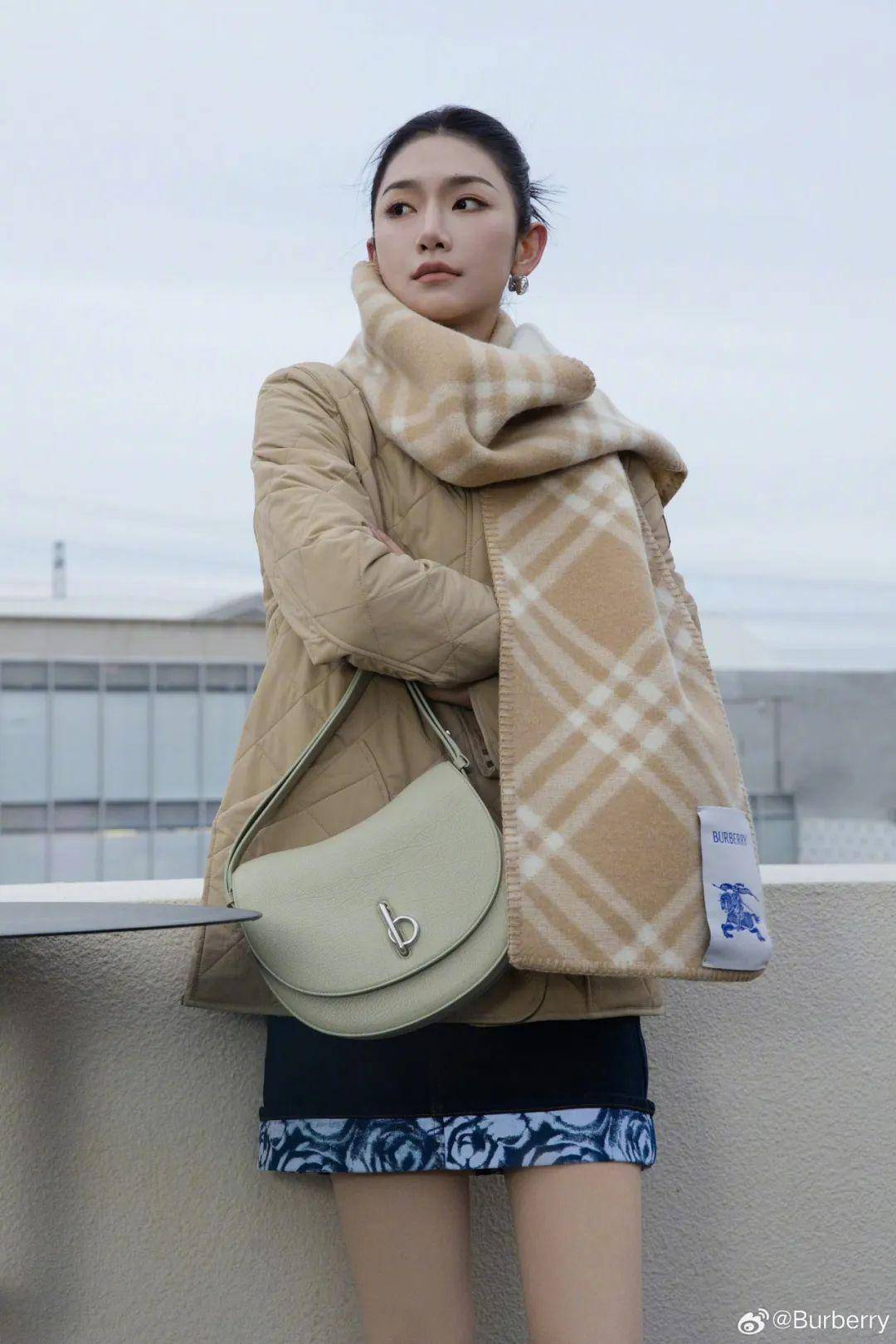 汤唯的松弛感,格纹算不算"最强辅助"?_感觉_经典_休闲