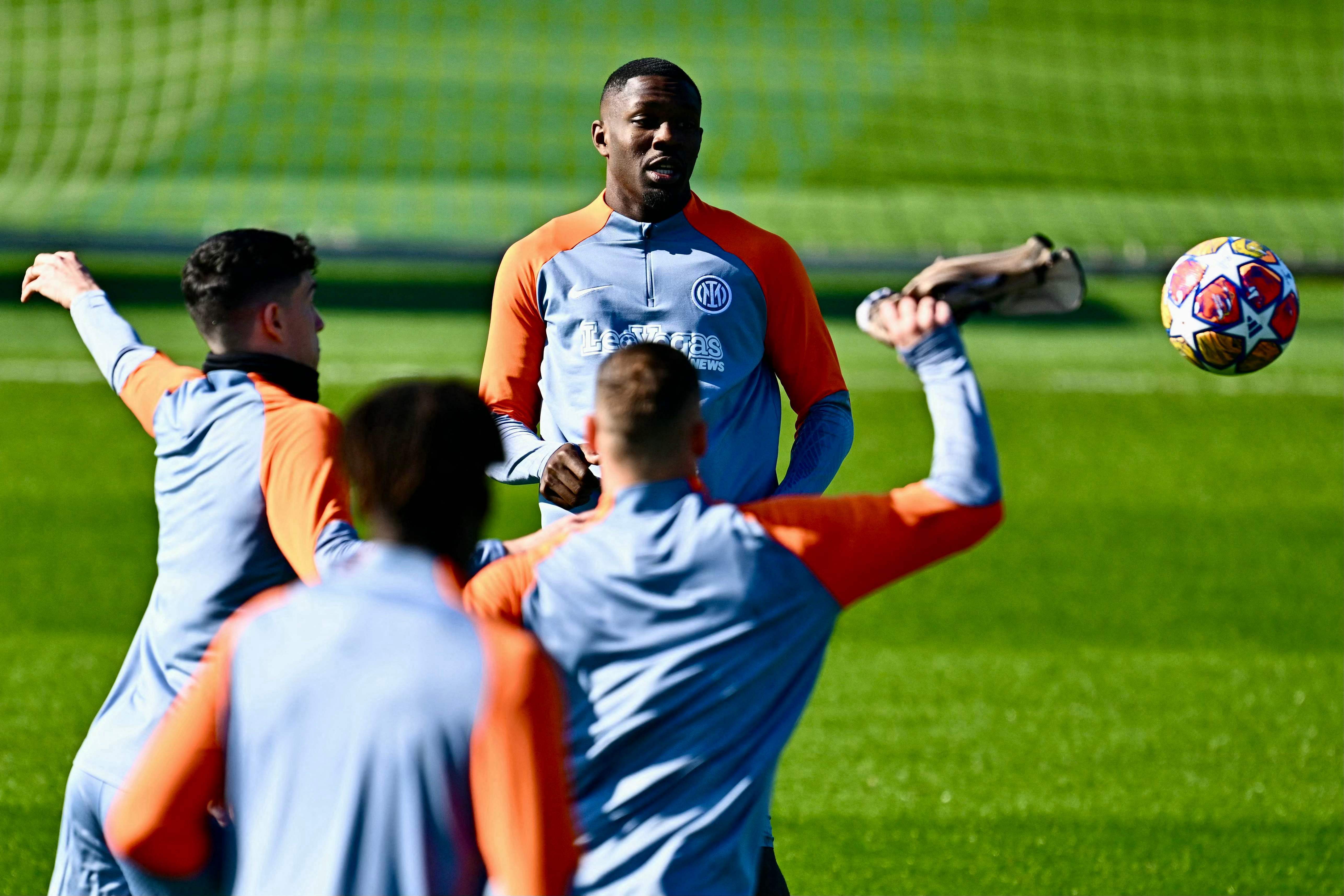 足球——欧冠联赛:国米赛前备战_训练_球员_新华社