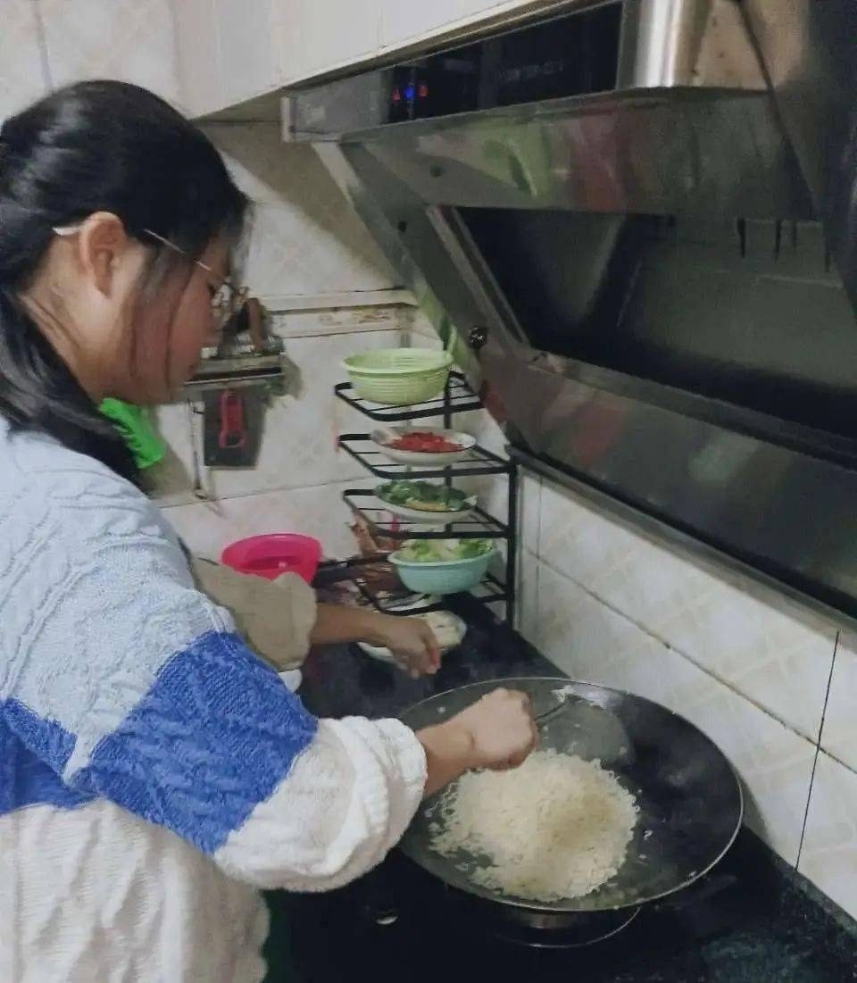 信丰中学高一年级寒假"勤奋之星""德育之星""体育之星"表彰_时光_学子