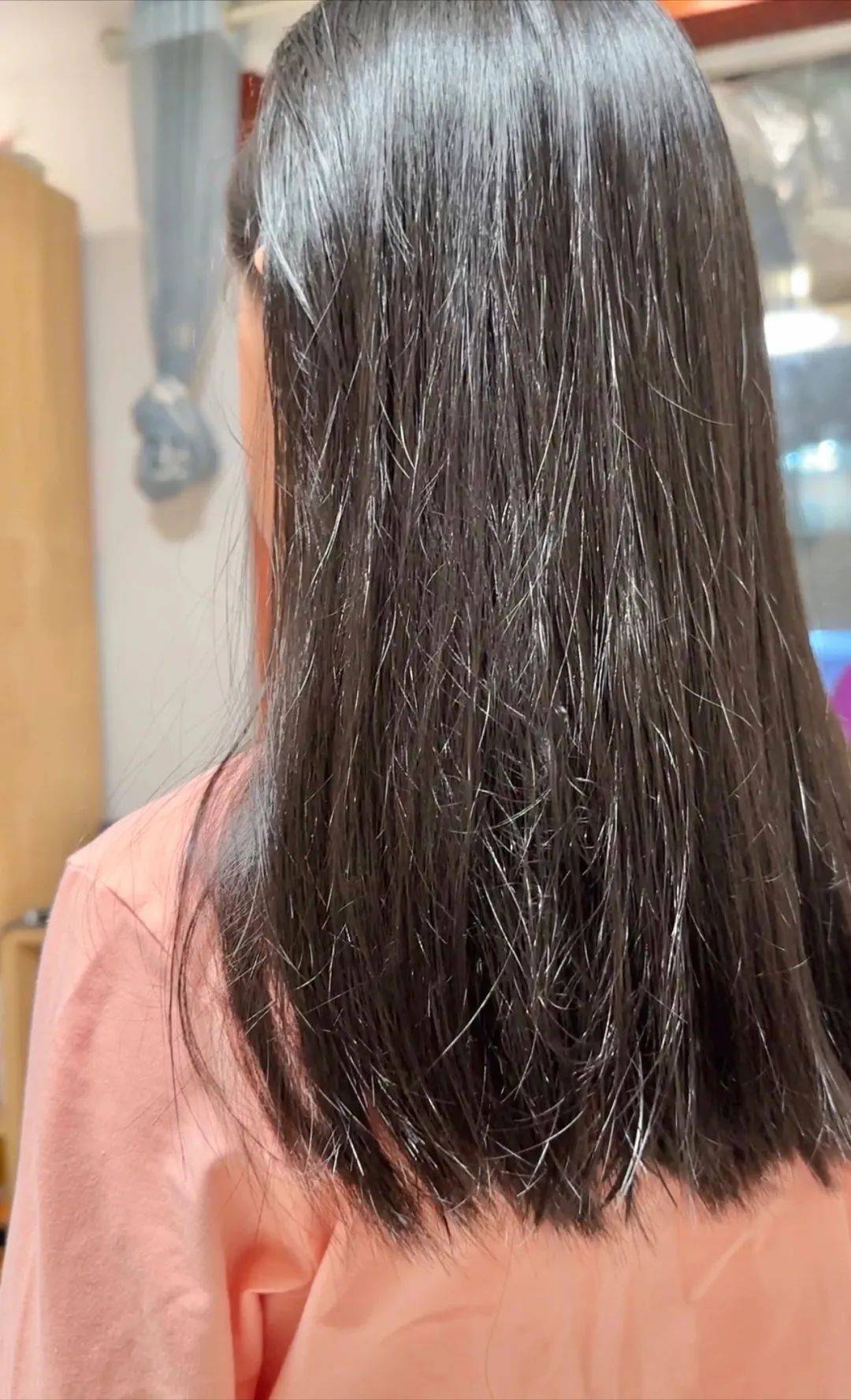 声音小!很轻便!头发不会搅进吹风机里!