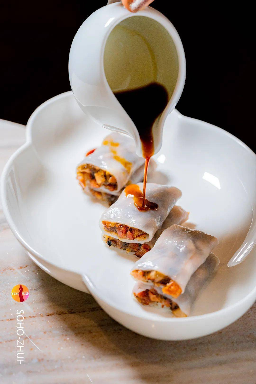 黑松露叉烧肠粉,光是名字已经让人食指大动.